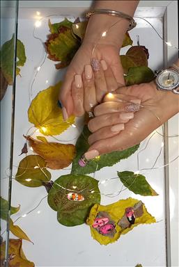 سالن زیبایی کلینیک تخصصی کاشت ناخن فرناز   در  تهران