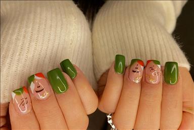 سالن زیبایی آموزش کاشت ناخن  در  لاهیجان