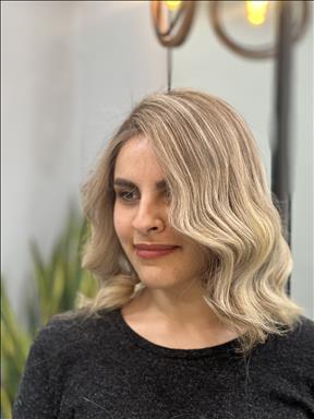 سالن زیبایی سالن زیبایی آرزو ضیافتی  در  مشهد