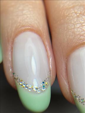 سالن زیبایی خدمات ناخن پردیس  در  آمل