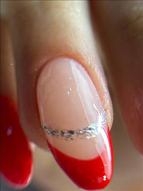 سالن زیبایی خدمات  کاشت ناخن پردیس  در  آمل