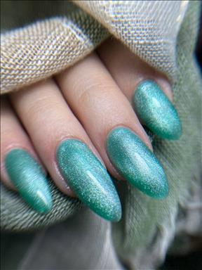 سالن زیبایی خدمات  کاشت ناخن پردیس  در  آمل