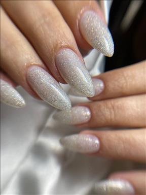 سالن زیبایی خدمات  کاشت ناخن پردیس  در  آمل