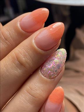 سالن زیبایی خدمات  کاشت ناخن پردیس  در  آمل