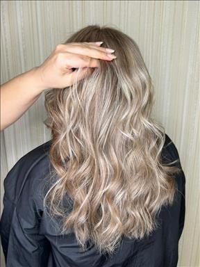 سالن زیبایی زیبایی تی تو(تخصصی رنگ و لایت)  در  مشهد