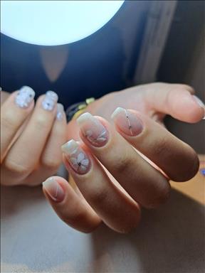 سالن زیبایی کاشت ناخن پریماه   در  مشهد