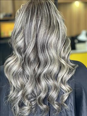 سالن زیبایی رنگ و لایت فاطمه پورحسین  در  مشهد