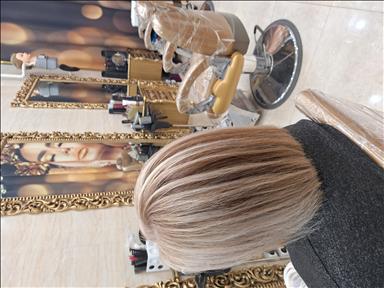 سالن زیبایی سالن زیبایی پرنیا  در  اندیشه