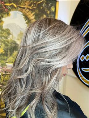 سالن زیبایی سالن زیبایی نگین طلایی  در  قم