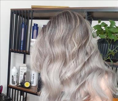 سالن زیبایی خدمات مو پریسا هاشمی  در  مشهد