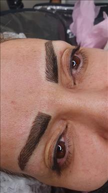 سالن زیبایی آرایش دائم هانی دلیر  در  مشهد