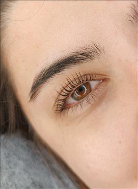 سالن زیبایی کاشت مژه زهره شریفی زاده  در  مشهد