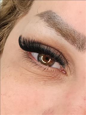 سالن زیبایی کاشت مژه زهره شریفی زاده  در  مشهد