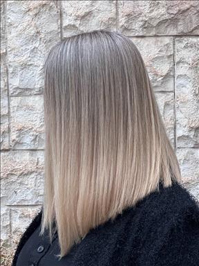 سالن زیبایی رنگ و لایت و درمان مو آزاده آزموده  در  مشهد