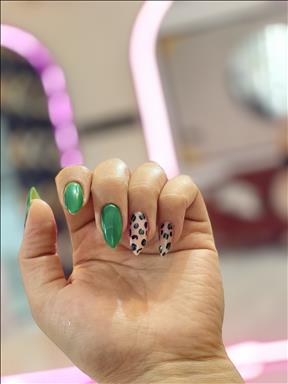 سالن زیبایی کاشت ناخن فائزه غفوریان  در  مشهد