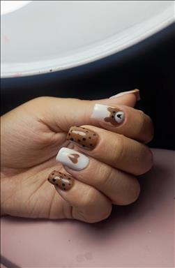 سالن زیبایی هانیه بافهم کاشت و آموزش ناخن  در  چناران