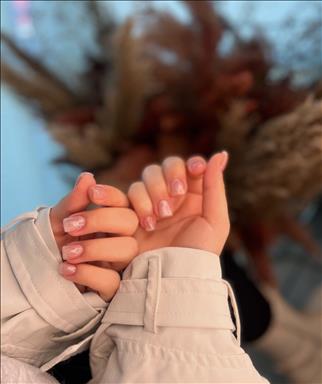 سالن زیبایی ارائه انواع کاشت ناخن  در  سبزوار