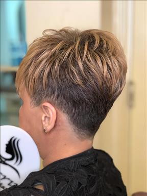 سالن زیبایی زیبایی گل نسرین  در  مشهد