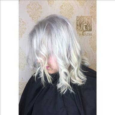 سالن زیبایی سالن زیبایی تارادیس  در  تبریز