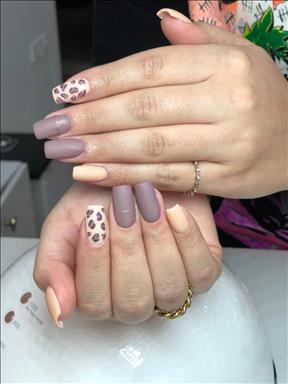 سالن زیبایی خدمات ناخن لیلیوم  در  فردیس