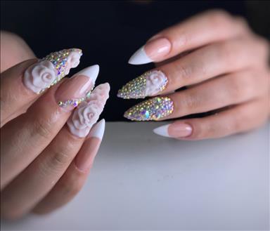 سالن زیبایی خدمات کاشت ناخن و مژه ساناز  در  شهریار