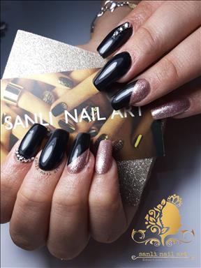 سالن زیبایی خدمات تخصصی کاشت ناخن سانلی  در  مشهد