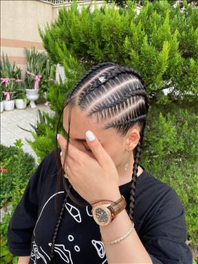 سالن زیبایی آکادمی رزطلایی  در  مشهد