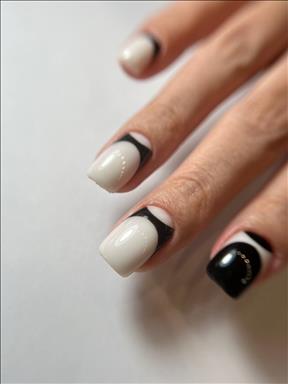 سالن زیبایی خدمات ناخن نقره   در  مشهد