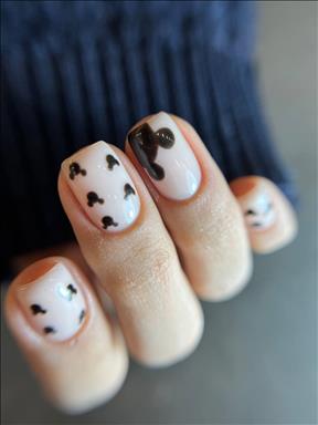 سالن زیبایی خدمات ناخن نقره   در  مشهد