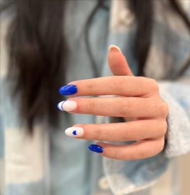 سالن زیبایی خدمات ناخن نقره   در  مشهد