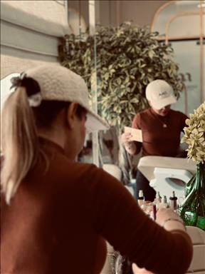 سالن زیبایی سالن زیبایی قرمز  در  مشهد