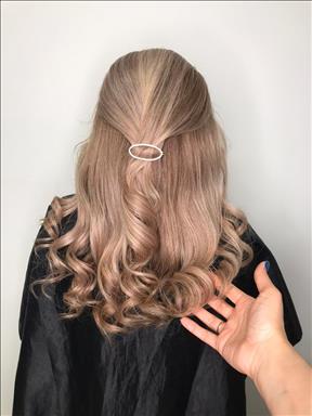 سالن زیبایی بزرگترین مرکز کراتین و رنگ ولایت با کادری متخصص   در  کرج