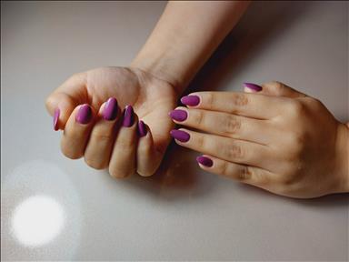 سالن زیبایی کاشت ناخن سایه   در  مشهد