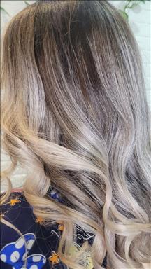 سالن زیبایی سالن زیبایی مجیک بیوتی  در  مشهد