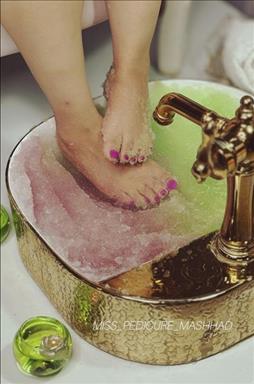سالن زیبایی خدمات پدیکور  در  مشهد