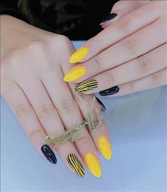 سالن زیبایی آموزش و اجرا تخصصی کاشت ناخن   در  خمین