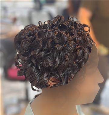 سالن زیبایی زیبایی ستاره طلایی  در  گناباد