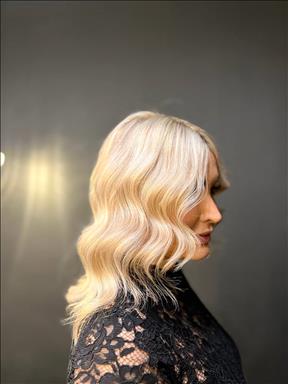 سالن زیبایی خدمات مو نقره  در  مشهد