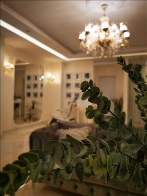 سالن زیبایی سالن  عروس ملکه  در  بروجن