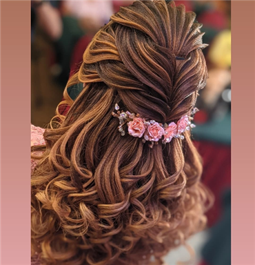 سالن زیبایی ارایشگاه درمنزل  در  شیراز