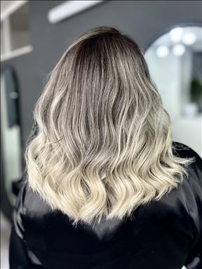 سالن زیبایی سالن زیبایی وانس  در  مشهد