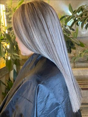 سالن زیبایی رنگ و لایت شانا  در  مشهد